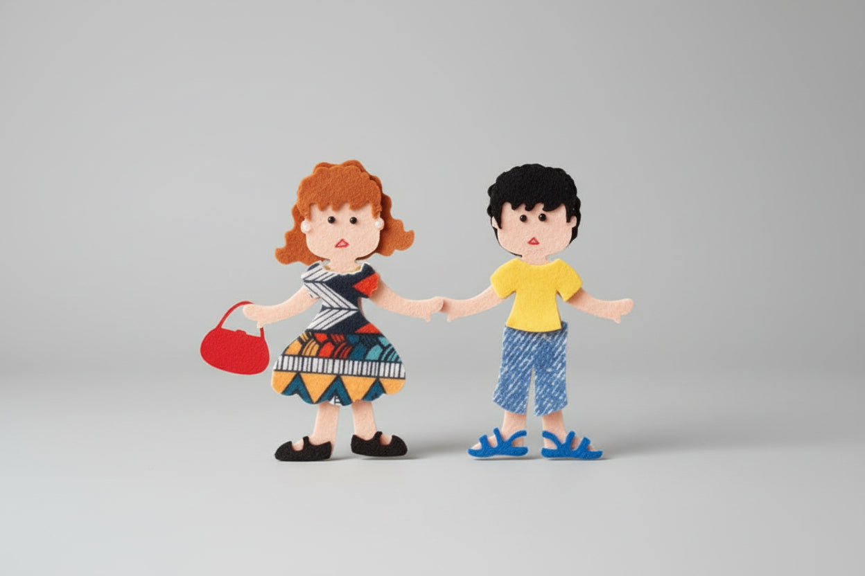 Caixa de Roupinhas, Fantasias e Acessórios + Boneco(a) de Vestir